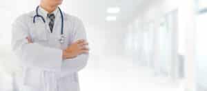 consultare un medico se l'anziano ha le gambe gonfie